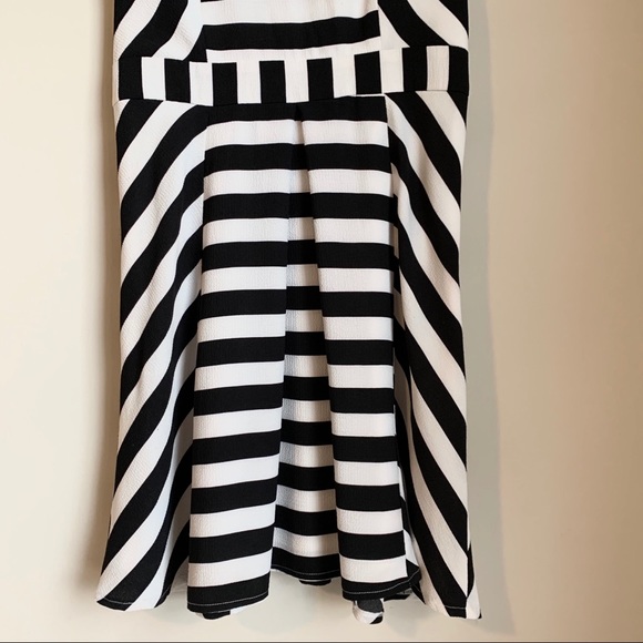 🆕 MODCLOTH Esley Sleeveless V-Neck Stripe Dress - Picture 5 of 8